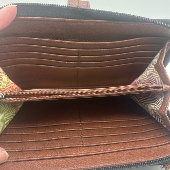 The Sak Iris Smartphone Black Leather Crossbody Bag Wallet W/ Brown Strap - Picture 4 of 7